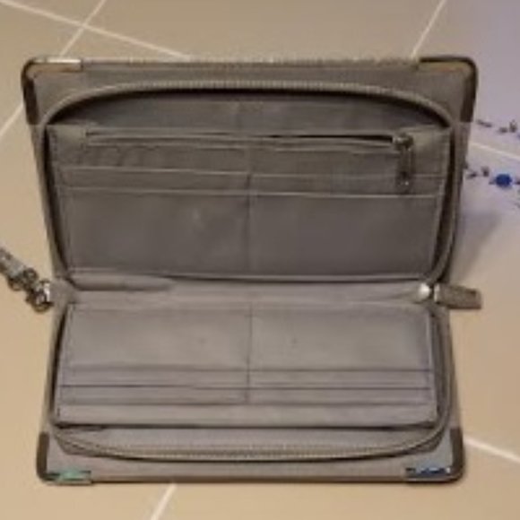 Metallic Silver Wallet - Picture 5 of 7